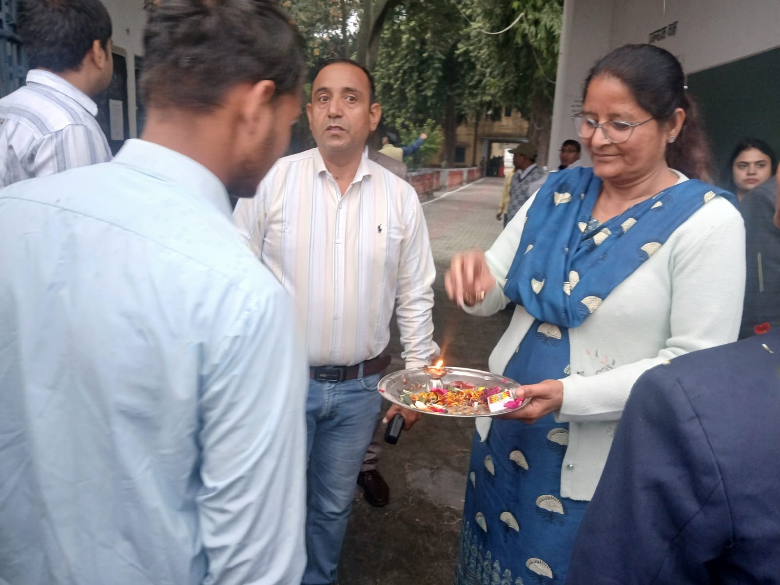 विद्यार्थियों एवं कक्ष निरीक्षकों का स्वागत..